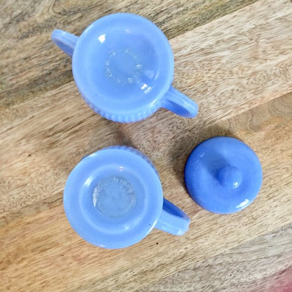 Vintage  Blue Milk Glass Creamer And Sugar Bowl EUC - Picture 6 of 7
